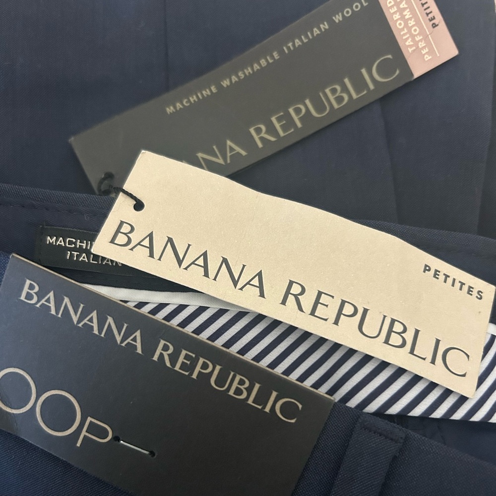New with tags Banana Republic Ryan navy Straight Leg Pants